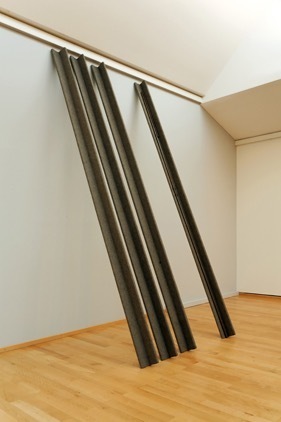 ヨーゼフ・ボイス《ユーラシアの杖》1968-69年 クンストパラスト美術館、デュッセルドルフ
© Kunstpalast - Manos Meisen - ARTOTHEK