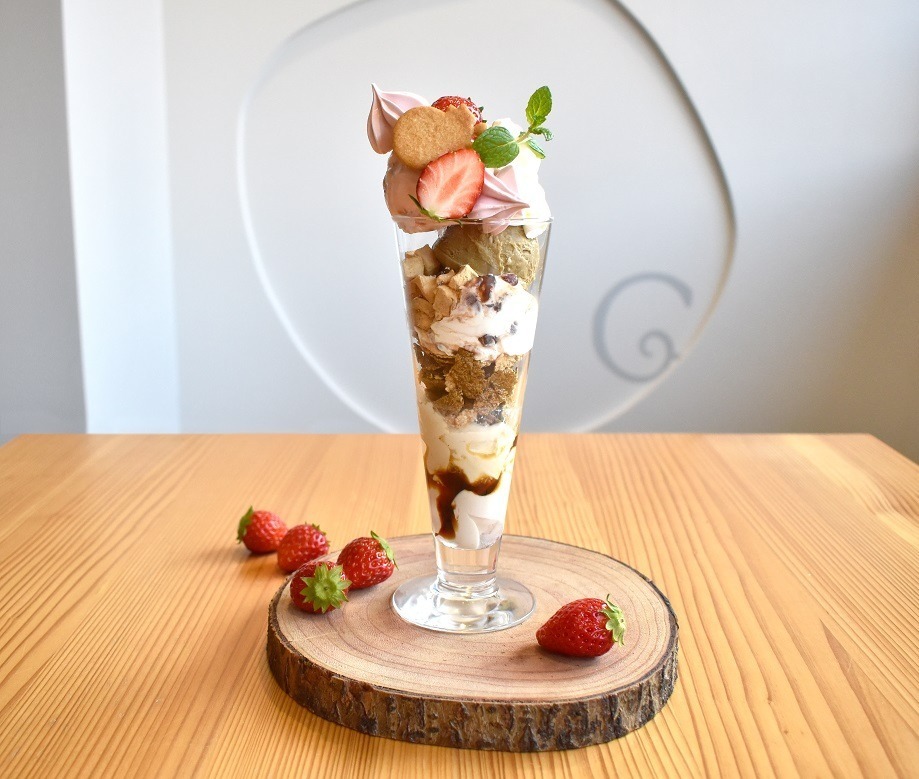 春のシーズナルパフェ～桜とほうじ茶のパフェ～ 1,265円(税込)