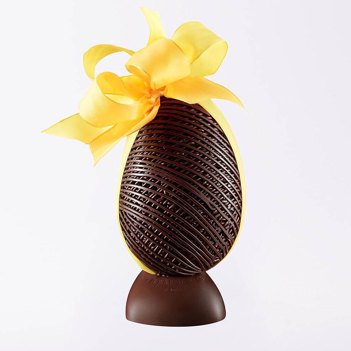 ピエール・エルメ・パリのイースター、ベリーのウサギ型ショコラ＆繊細な細工のエッグチョコ｜写真13