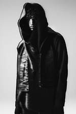 ユリウス 2021-22年秋冬コレクション - 抑圧を跳ね返す力強さ、研ぎ澄まされた佇まい｜写真16