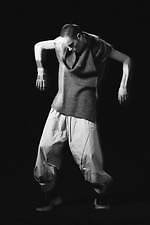 ユリウス 2021-22年秋冬コレクション - 抑圧を跳ね返す力強さ、研ぎ澄まされた佇まい｜写真24