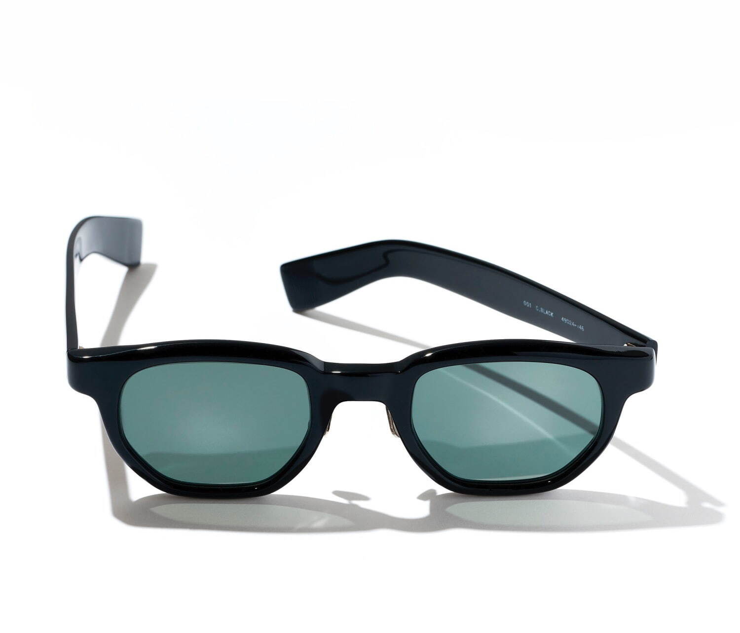 オーラリー“ヘキサゴン型レンズ”のサングラス、アイヴァン 7285のデザイナー中川浩考とコラボ｜写真2
