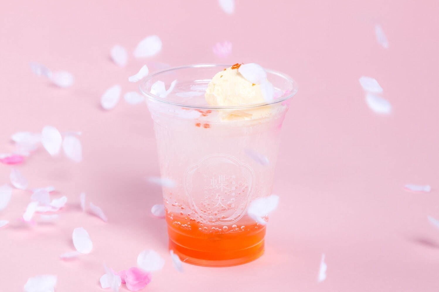 「蝶矢」“満開に咲く桜”のような春ドリンク「梅桜クリームソーダ」