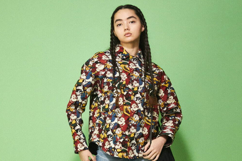 マウジー「ディズニー」ウェア新作“デニムパンツ穿いたミッキーマウス”のスウェットやTシャツ