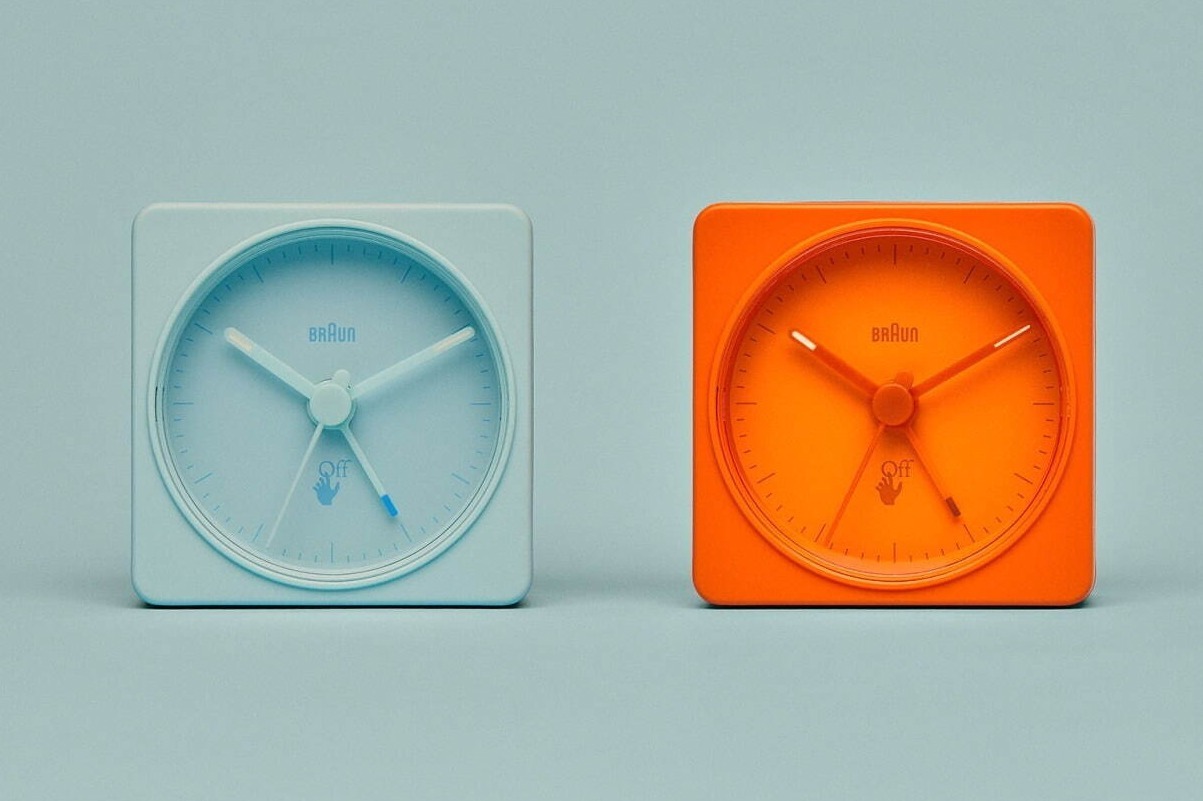 ムーブメント｜オフ-ホワイト×ブラウンのアラームクロック、マット仕上げの「BC02」を鮮やかオレンジ＆ブルーに