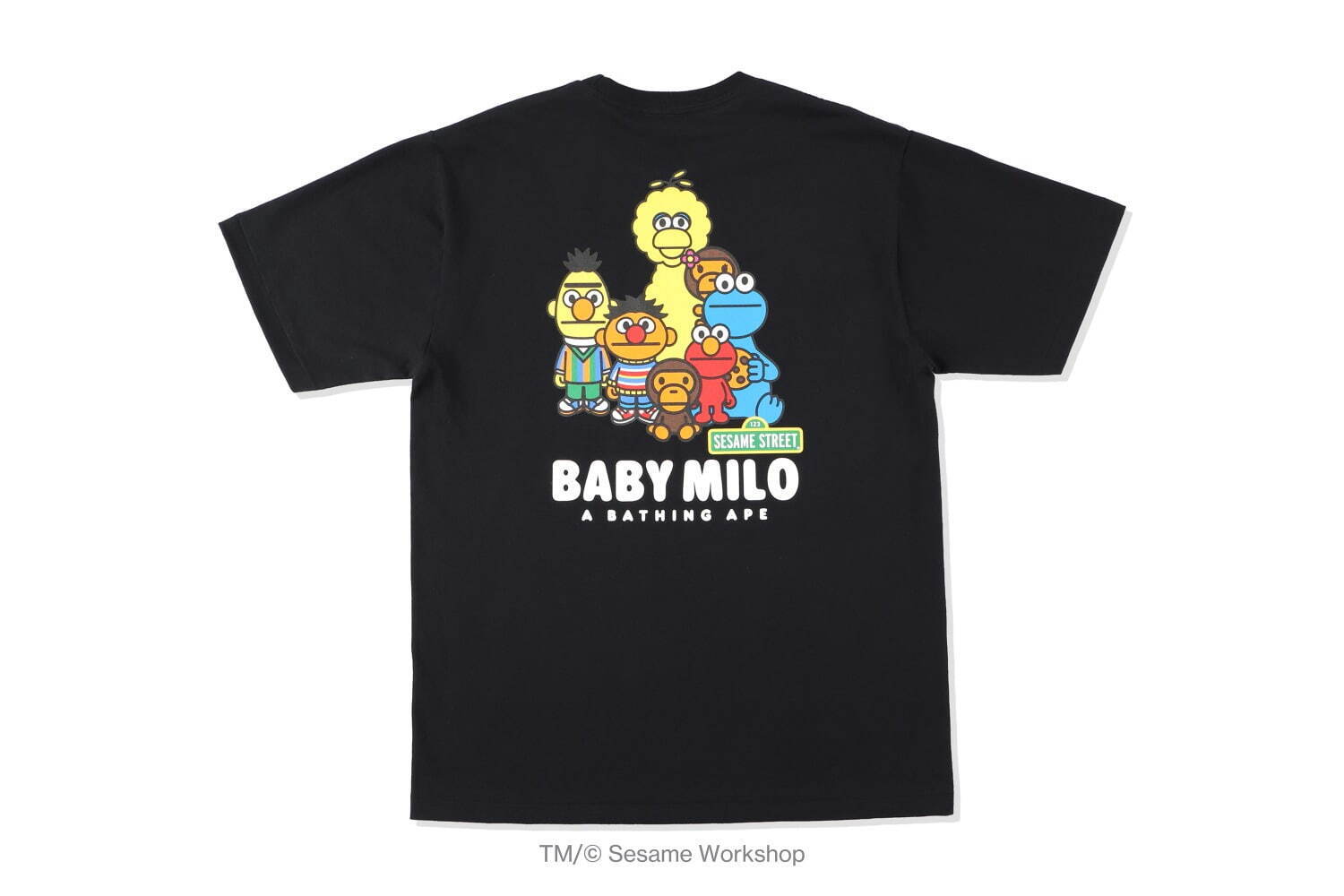 写真28 32 ア ベイシング エイプ セサミストリート クッキーモンスター エルモを配したカモ柄tシャツなど ファッションプレス