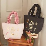 メゾン ド フルール“ミニー マウス”のフリルバッグやポーチ、チェリー＆リボンを飾って｜写真1