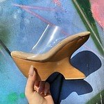 ジェフリーキャンベル“特殊ヒール”の厚底サンダル、“空洞”ウッドソールのオープントゥなど｜写真3