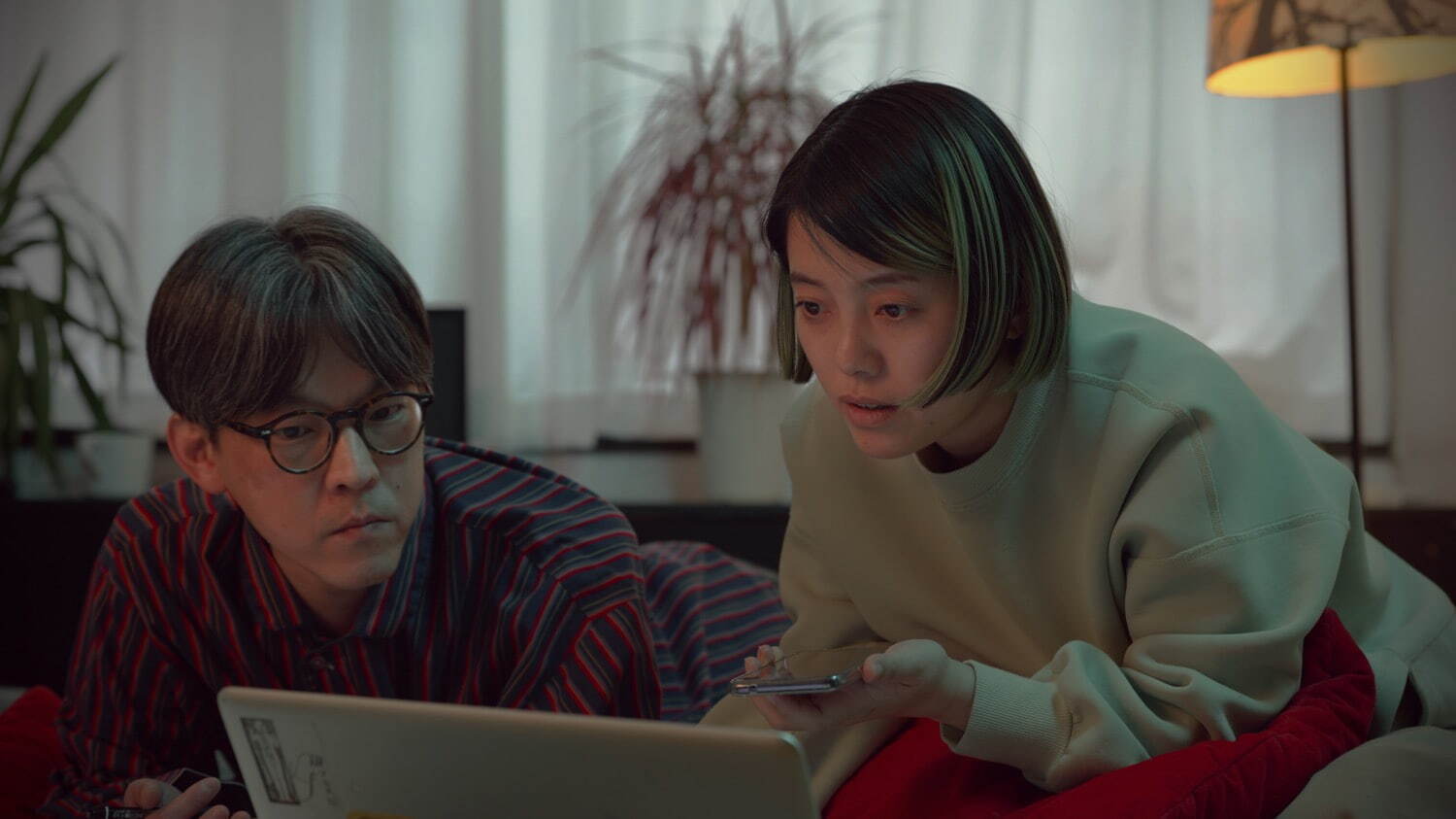 遠藤麻衣《アイ・アム・ノット・フェミニスト!》2017/2021
ゲーテ・インスティトゥート東京にて森栄喜との結婚契約を作成
撮影:藤川琢史、小柳多央