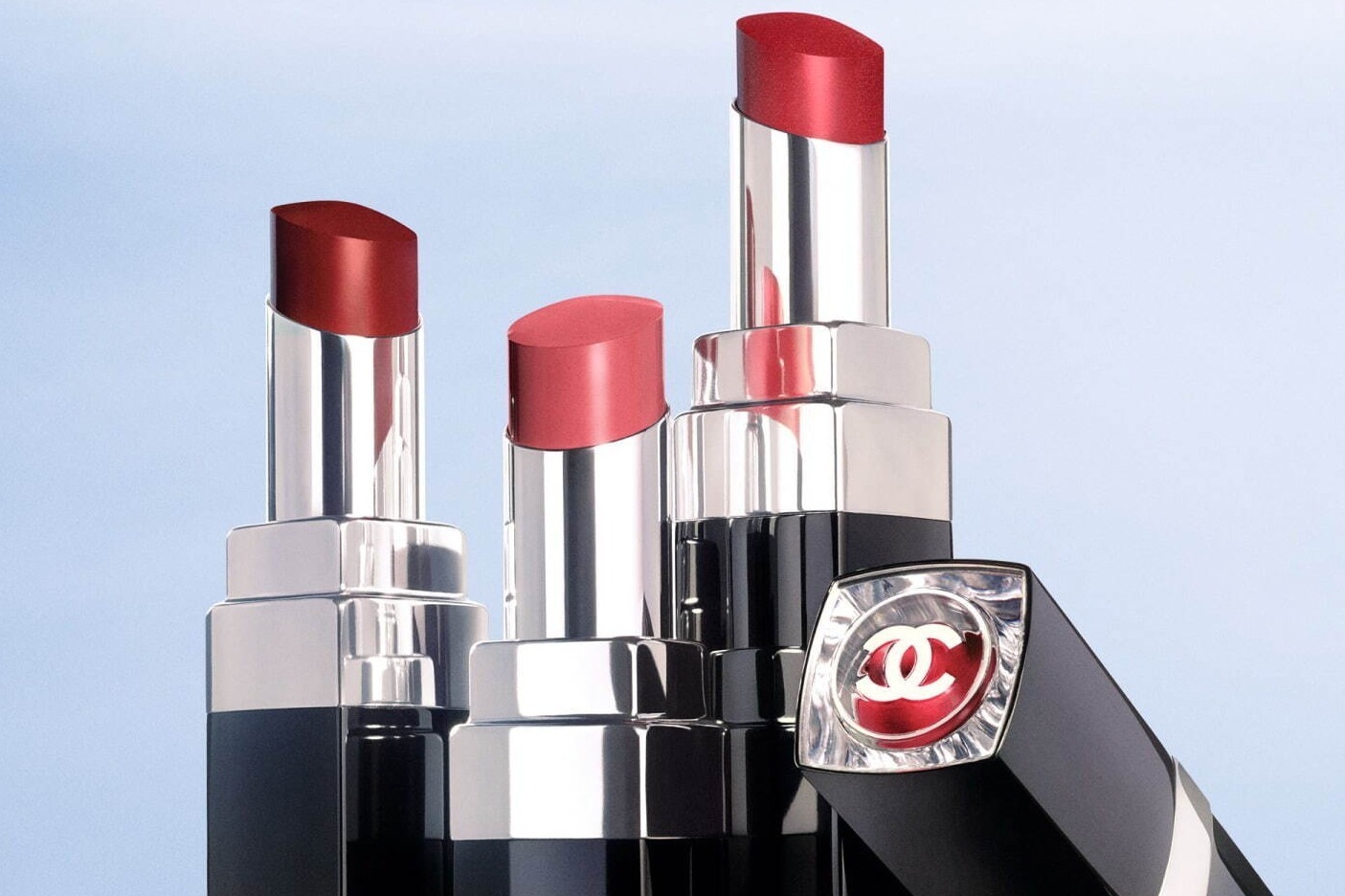 シャネル新作「ルージュ ココ ブルーム」で“ぷっくり唇”に、圧倒的なツヤ感プランプ リップ