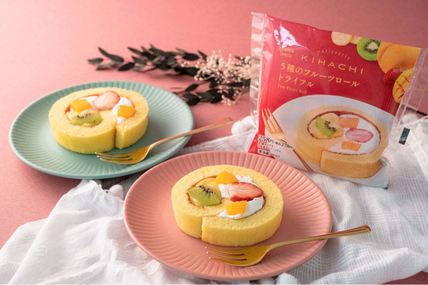 ファミマ「5種のフルーツロール」フルーツ＆コクのあるクリームのパティスリー キハチ監修スイーツ - ファッションプレス