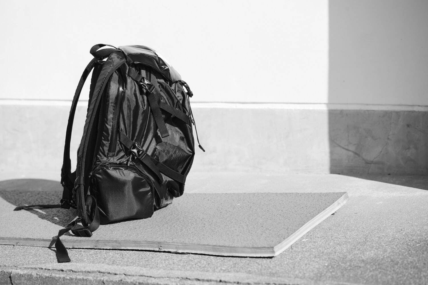 ビューティフルピープル×ミズノ“透明”アッパー＆ソールのスニーカー、冷却ファンで膨らむバックパックも｜写真9