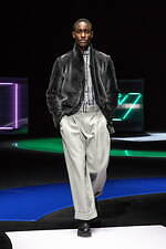 エンポリオ アルマーニ 2021年秋冬メンズコレクション - ポップさを携えた柔らかなエレガンス｜写真30