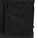 ポーターとヨウジヤマモトが初コラボ、大胆なファスナー×チェーンを配した“マットブラック”バッグ｜写真20