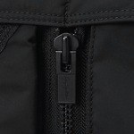 ポーターとヨウジヤマモトが初コラボ、大胆なファスナー×チェーンを配した“マットブラック”バッグ｜写真19