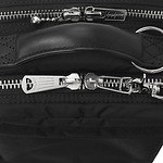 ポーターとヨウジヤマモトが初コラボ、大胆なファスナー×チェーンを配した“マットブラック”バッグ｜写真84