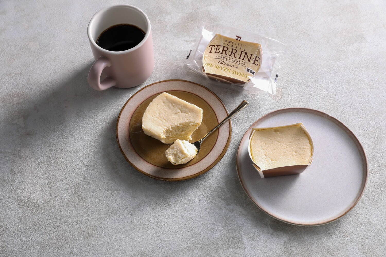 「バニラ香る チーズテリーヌ」全国セブン‐イレブンで、“濃厚なのにすっきり後味”の新チーズケーキ｜写真1