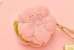 Q-pot.もっちり“桜大福”ネックレス＆バッグチャーム、花の形の“桜餡”リング＆ピアスも｜写真20