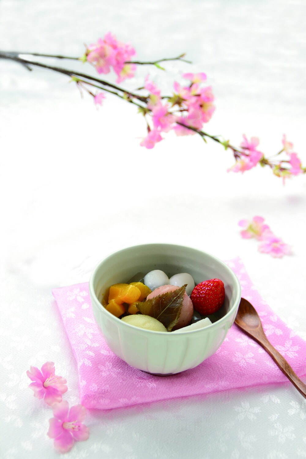 日本橋の桜フェスティバル - 桜色ライトアップでお花見、約170店“苺・桜”限定スイーツやフードも｜写真10