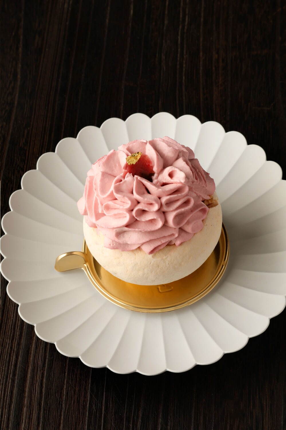 クリオロの桜スイーツ、“花びら舞い落ちる”「さくら抹茶」「さくら苺」ケーキ｜写真3