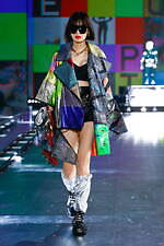 ドルチェ＆ガッバーナ 21年秋冬ウィメンズコレクション - 未来への好奇心、リアルとデジタルの往来｜写真17