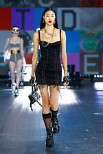 ドルチェ＆ガッバーナ 21年秋冬ウィメンズコレクション - 未来への好奇心、リアルとデジタルの往来｜写真25