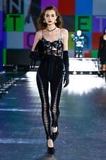 ドルチェ＆ガッバーナ 21年秋冬ウィメンズコレクション - 未来への好奇心、リアルとデジタルの往来｜写真29