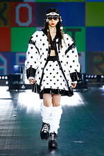 ドルチェ＆ガッバーナ 21年秋冬ウィメンズコレクション - 未来への好奇心、リアルとデジタルの往来｜写真75