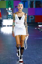 ドルチェ＆ガッバーナ 21年秋冬ウィメンズコレクション - 未来への好奇心、リアルとデジタルの往来｜写真97