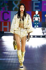 ドルチェ＆ガッバーナ 21年秋冬ウィメンズコレクション - 未来への好奇心、リアルとデジタルの往来｜写真111