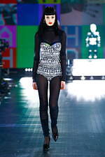 ドルチェ＆ガッバーナ 21年秋冬ウィメンズコレクション - 未来への好奇心、リアルとデジタルの往来｜写真129