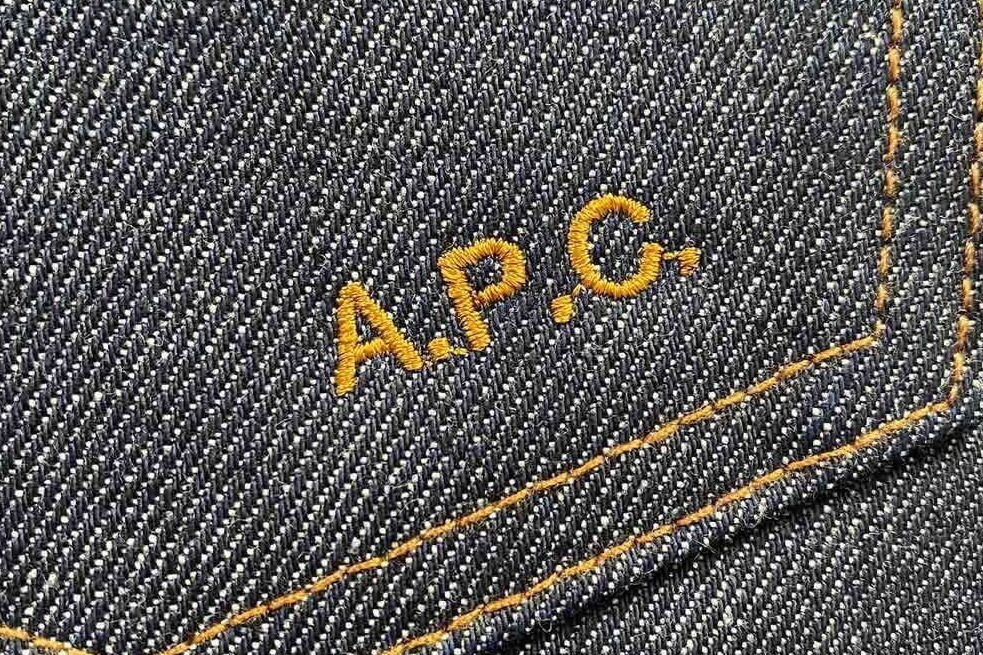 A P C 初 デニムの刺繍カスタマイズ 全店でスタート 人気ジーンズ比較 カスタムデザイン解説 ファッションプレス
