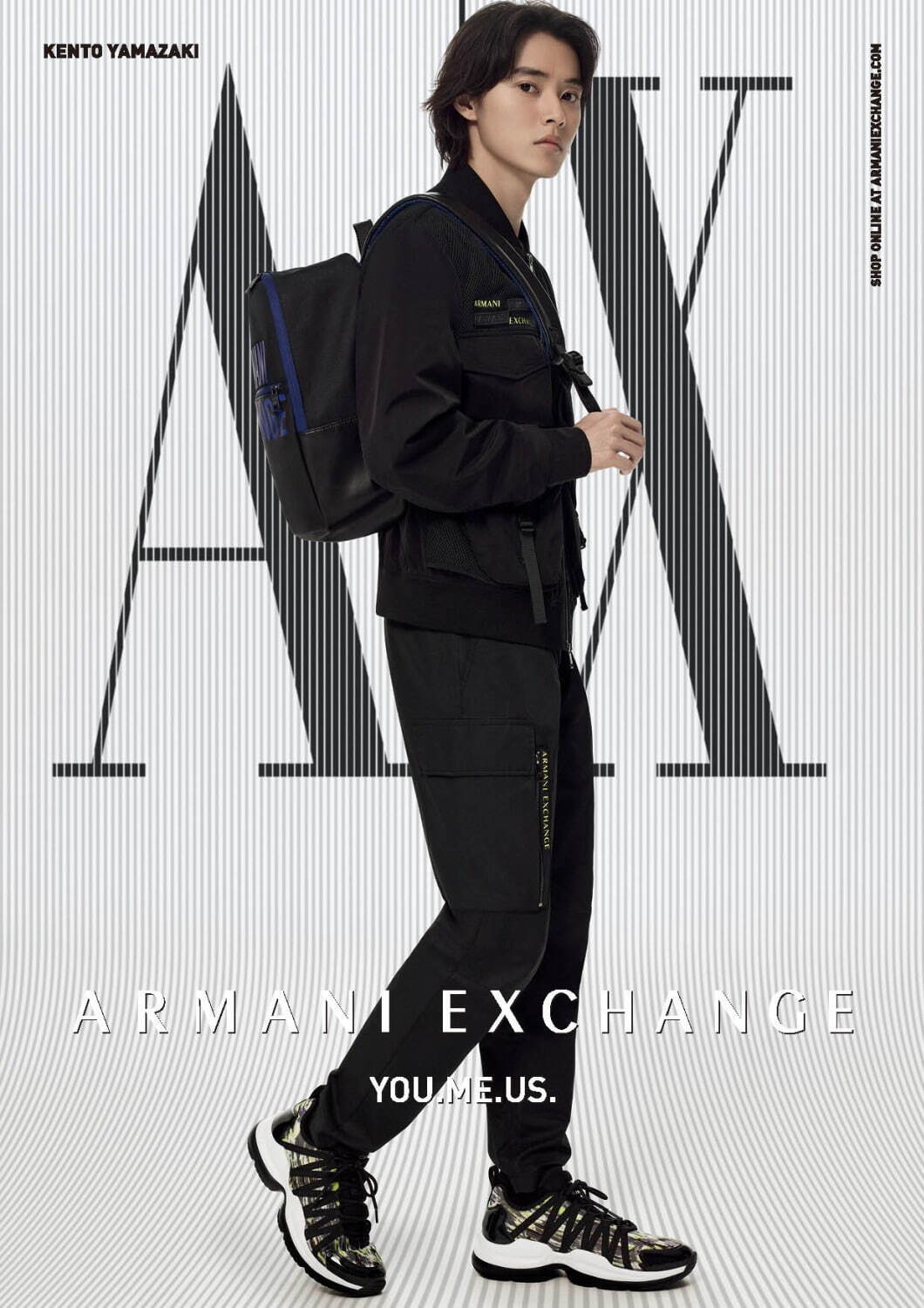 山﨑賢人が纏うA|X アルマーニ エクスチェンジの新作、“A|X”ロゴのT 
