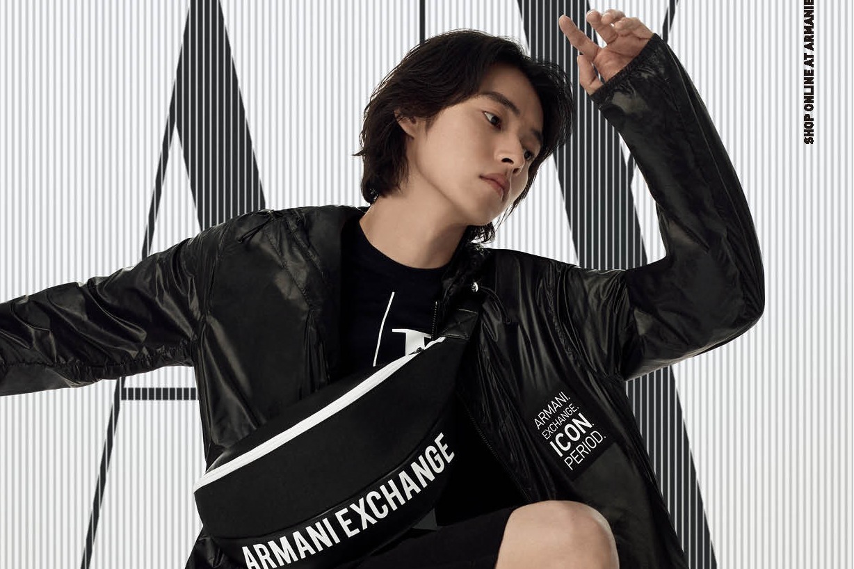 山﨑賢人が纏うA|X アルマーニ エクスチェンジの新作、“A|X”ロゴのTシャツやスニーカー