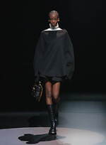 ヴァレンティノ 2021年秋冬ウィメンズコレクション - 裂け目──ドラマティックなコントラスト｜写真33