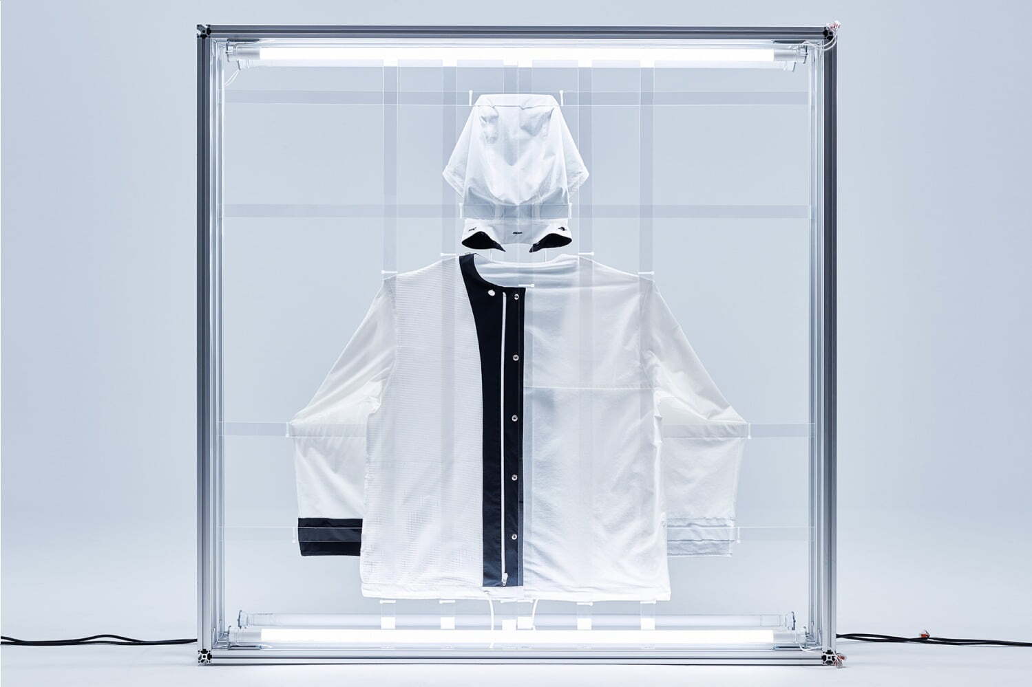 ウィンドブレーカー｜東京デザインスタジオ ニューバランス初のウィンドブレーカー、着脱フード搭載の2WAY仕様