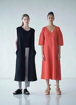 イッセイ ミヤケ“絵画を着る”発想から生まれた新作、1枚布のワンピースやプリーツ素材のスカート｜写真6