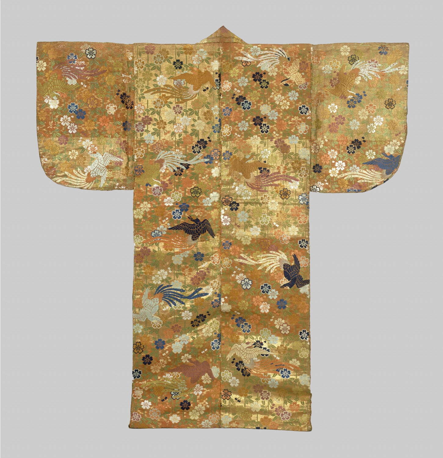 唐織 金紅段枝垂桜尾長鳥模様 上杉家伝来 江戸時代・18世紀 東京国立博物館蔵［2021年3月2日(火)～4月25日(日)・本館9室］