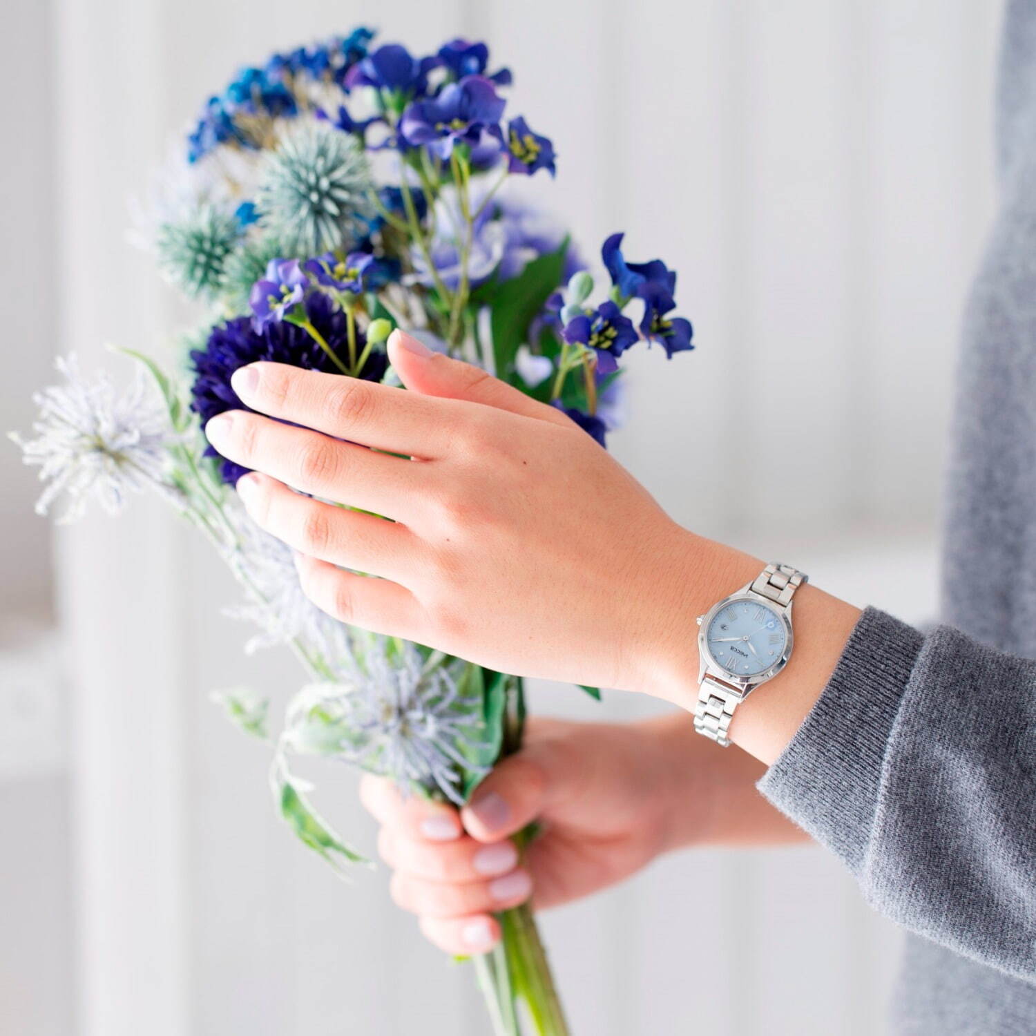 ウィッカ「ネモフィラ＆アネモネ」“春の花”モチーフ腕時計、ほんのり 