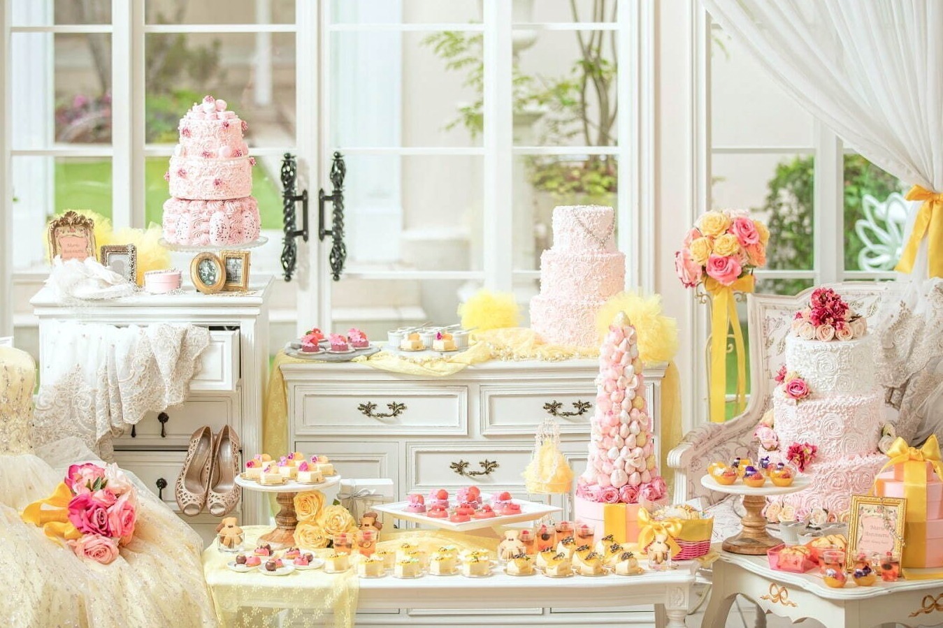 蜂モチーフ｜マリーアントワネット着想の“ハチミツ”デザートブッフェが名古屋で、ミツバチが飛ぶチーズムース