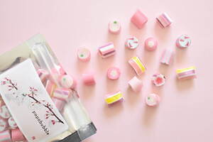 パパブブレのさくらキャンディミックス“満開のサクラ＆葉桜”柄、さくらミルクや紅茶味で｜写真5
