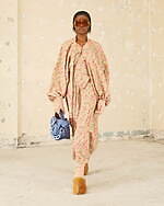 アクネ ストゥディオズ 2021年秋冬ウィメンズコレクション - 装いのダイナミズム｜写真22