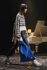 エムエム6 メゾン マルジェラ×イーストパックのコラボバッグ、“リバーシブル”仕様のバックパックなど｜写真20