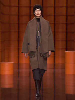 エルメス 21 22年秋冬ウィメンズコレクション 衣服と身体の連動 身体性の定義 ファッションプレス エルメス 21 22年秋冬ウィメンズコレクション 衣服と身体の連動 身体性の定義 ファッションプレス