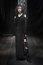 ヨウジヤマモト 2021-22年秋冬ウィメンズコレクション - “未来”とは、今の世界を見据えて｜写真9