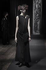 ヨウジヤマモト 2021-22年秋冬ウィメンズコレクション - “未来”とは、今の世界を見据えて｜写真11