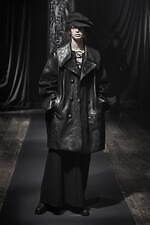 ヨウジヤマモト 2021-22年秋冬ウィメンズコレクション - “未来”とは、今の世界を見据えて｜写真33