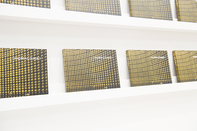 写真家アンドレアス・グルスキーの日本初個展 - すべてが等価に広がる独特の視覚世界｜写真20
