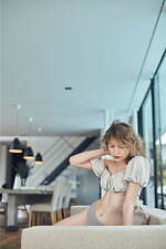 スナイデル新作スイムウェア、ふんわりパフスリーブビキニ＆透け感トップス付きワンピース水着｜写真12