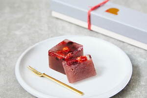“ピアノモチーフ”の和菓子「ジャズ羊羹」新作ストロベリー、苺ピューレ＆ドライフルーツ使用｜写真3
